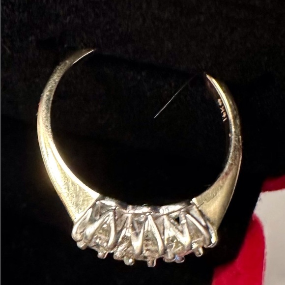 14K Gold and White Gold 3 Diamond Ring. In Very Good Condition. Size 6.75 - Picture 2 of 16